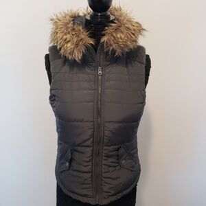 Aeropostale Vintage 90s Womens Faux Fur Hooded Puffer Vest Size M.   (D)